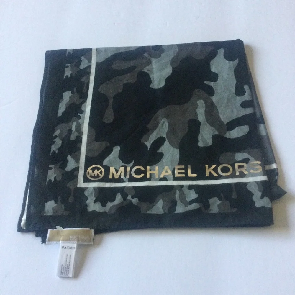 MICHAEL KORS COTTON SCARF/BANDANA BLACK AND GRAY CAMO PRINT WITH LOGO NWOT
